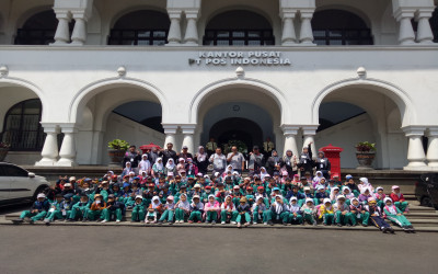 OUTING  CLASS  KUNJUNGAN  KE MUSEUM POS BANDUNG, BERWISATA DI TAMAN LALU LINTAS DAN BERKELILING KOTA BANDUNG PADA SISWA MIS MIFTAHULFALAH 1